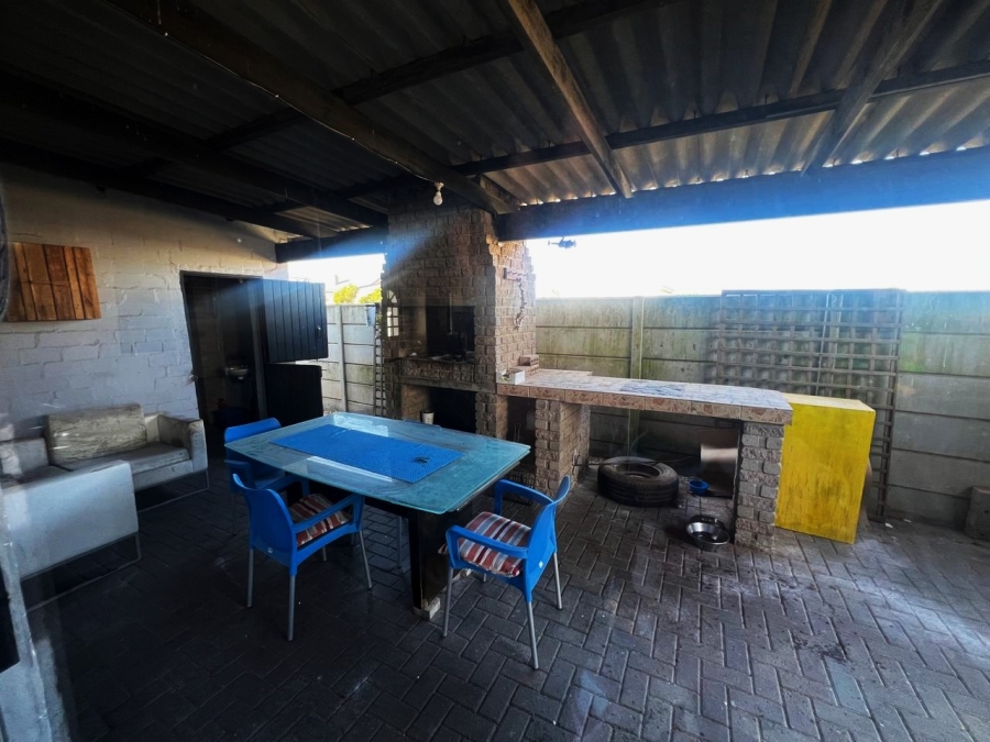 4 Bedroom Property for Sale in Britannia Bay Western Cape